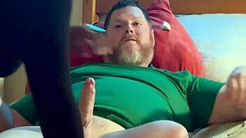 Ebony amateur slurps and rides white cock in hood bedroom