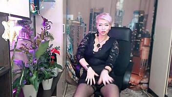 Mature webcam model obeys commands squirting with dildo for male dominance