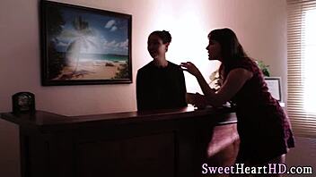 hey ebony teen masseuse, finger this cougar's pussy now