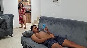 Curvy Mature Colombian Tempts With Big Ass And Tits