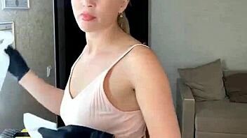 Sugarnadya teases armpits with horny waxing fetish closeup