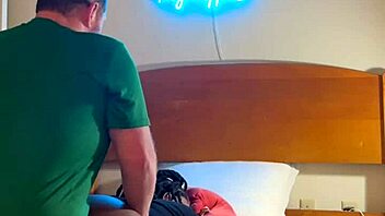 Ebony amateur slurps and rides white cock in hood bedroom