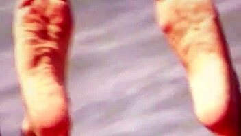 Cumming hard on Cameron Diaz's sexy feet