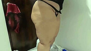 Chubby latina milf's huge ass shakes in tight leggings