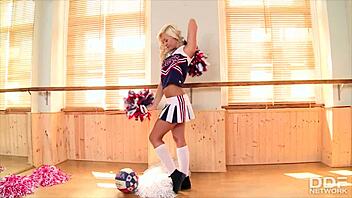 Brown-Eyed Blonde Cheerleader Stretches Dripping Wet Pussy!