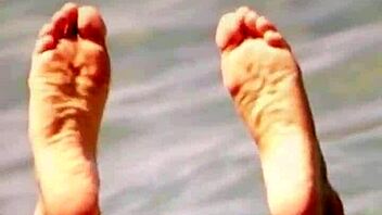 Cumming hard on Cameron Diaz's sexy feet