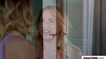 milf pussy devoured by young petite girlfriend tongue