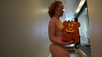 Ass Bouncing Wild In Tiny Bikini