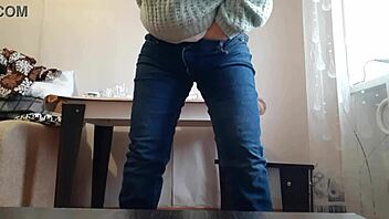 secretary masturbates in jeans to relax at work