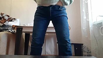 secretary masturbates in jeans to relax at work