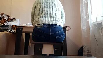 secretary masturbates in jeans to relax at work