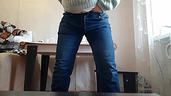 secretary masturbates in jeans to relax at work