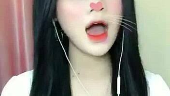 Sexy korean girl gives hot blowjob on live viet webcam stream