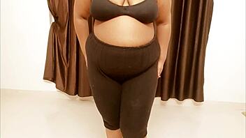 Sexy Indian Jharkhand girl flaunts her big tits