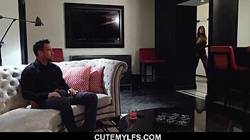 Brooklyn Chase's Wet Big Ass Milf Pays for Creampie in Blonde Bombshell POV