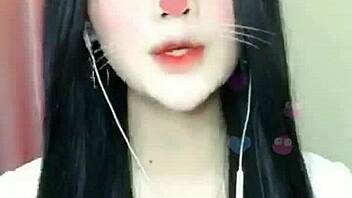 Sexy korean girl gives hot blowjob on live viet webcam stream