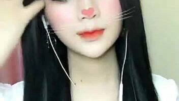 Sexy korean girl gives hot blowjob on live viet webcam stream