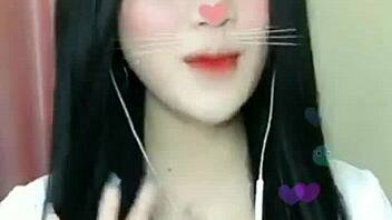 Sexy korean girl gives hot blowjob on live viet webcam stream