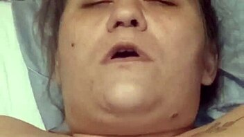 i can't stop this sex machine slamming my wet pussy so deep right now 😩🔥
