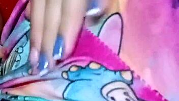 india flashes juicy vagina and huge latina ass