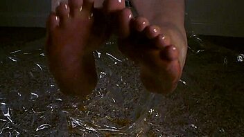 hey foot play queen, let's get messy with those toes and cum