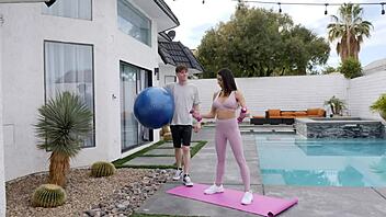 Personal Trainer Pounds Eva Long's Tight Pussy With Monster Cock Endurance Test