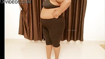Sexy Indian Jharkhand girl flaunts her big tits