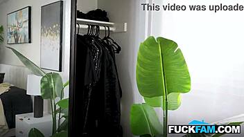 Chloe Rose's Heart-Pounding Virginity Break with Jason Sarcinelli's Deep Thrusts