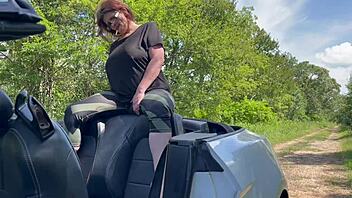 wickedphoenix licks curvy milf pussy in car update