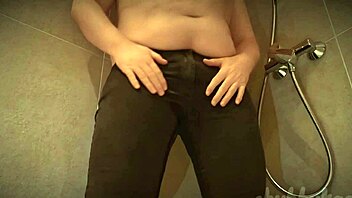 Chubbykaot flashes curves pissing wet jeans outdoors 😈💦