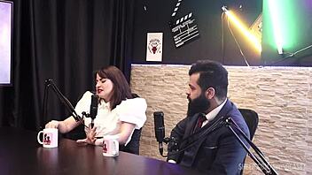 Lady snow arm deep in pussy swing cast