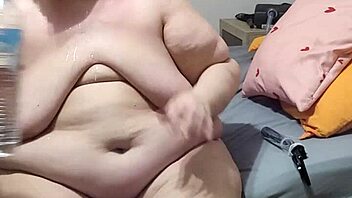 Granny Marina fingers fat pussy hard in car satisfaction rush!