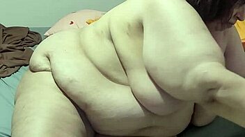 Granny Marina fingers fat pussy hard in car satisfaction rush!