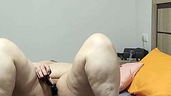 Granny Marina fingers fat pussy hard in car satisfaction rush!