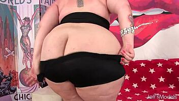 huge ass milf calista roxxx rides her skinny lover hard