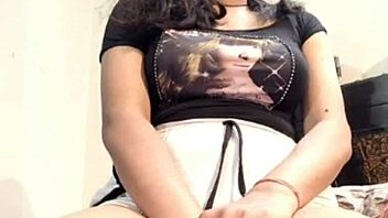 sexy indian girl delivers hot live pussy fucking action
