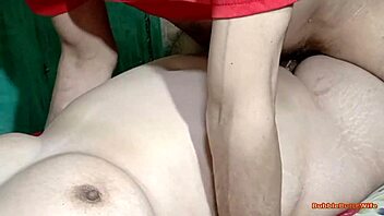 Rani Bhabhi's Bubble Butt Pounded Hard on Valentine's Day!