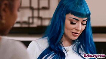 Jewelz Blu and Destiny Mira play with dildos learning squirting fun