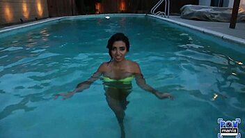 frida sante milf pussy play poolside 🔥💦