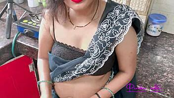 aunty ji, beta give huge facial on my soft face with your lund!