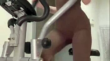 hey wanna be workout buddies? 💪😏