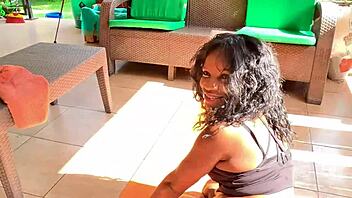 guy spots juicy big pussy during outdoor yoga tease