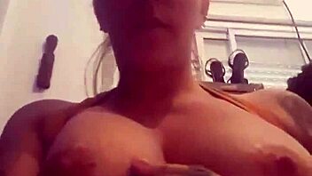 ¡Gaucha Blonde Flashes Huge Tits On Cam!