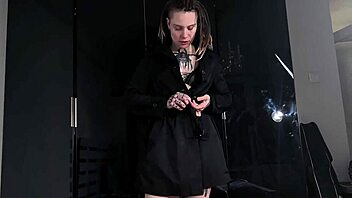 she comes in coat to suck big cock then gets rough fucked 😈🍆💦