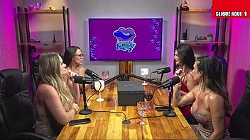 morena safada chupando as amigas' big tits and shaved pussy