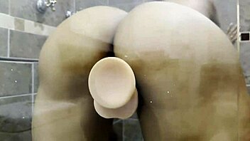 Latina May Hernandez flaunts huge ass in shower