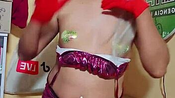 linda navideña transexual flaunts her huge tits in festive glory