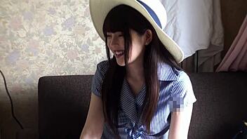café girl's stunning blowjob skills shine
