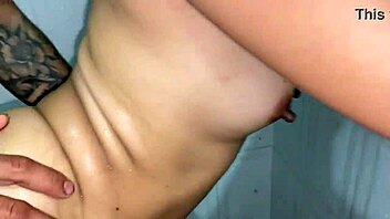 quieres ver como le follo duro a esta latina en lencería?