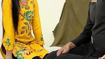 punjabi aunty's horny shaved pussy licked to orgasm!